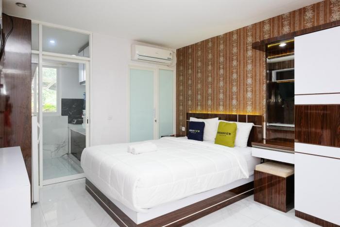 Urbanview Hotel DHelomi Homestay near UPN Veteran