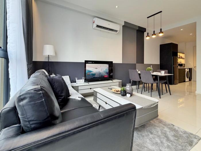 Majestic Luxe 1BR Apt with KLCC View Rooftop Pool