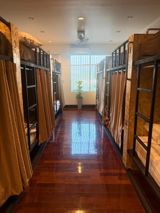 Yan Hostel Thapae Gate