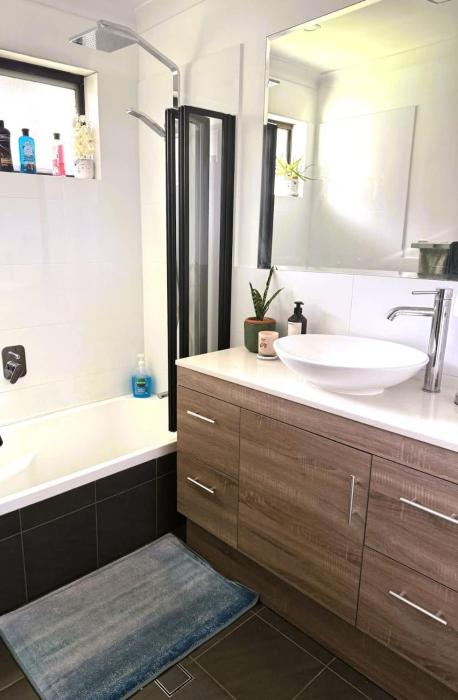 24 FREE Parking & Easy Perth Ferry Access