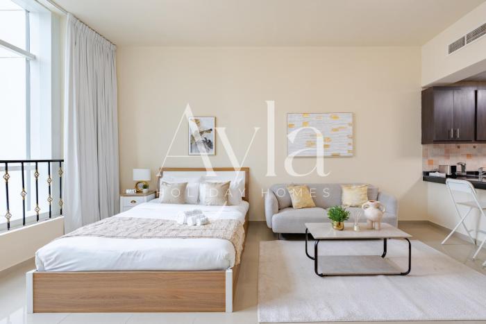 Cozy Studio with City Views Pool & Gym