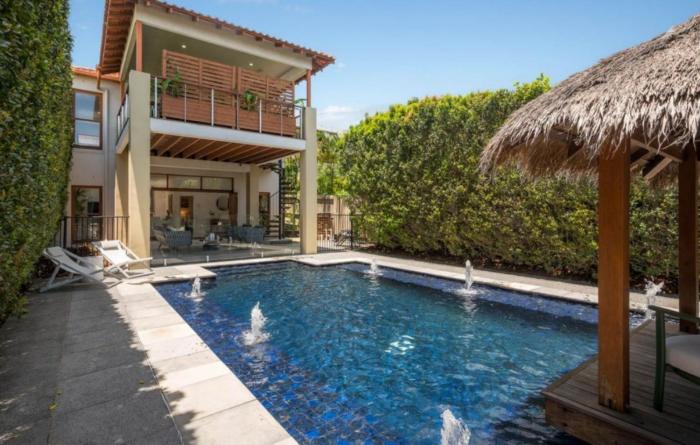 Balmoral Tropical Haven Sun, Pool & Serenity