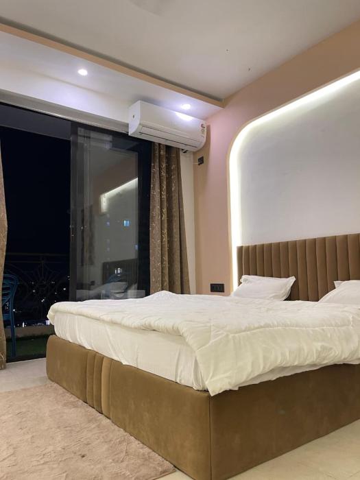 omaxe mini hazratganj