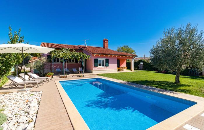 House Moreda by Istrialux