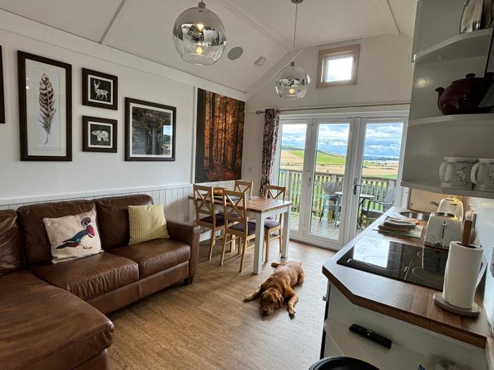 Hare Lodge with Hot Tub