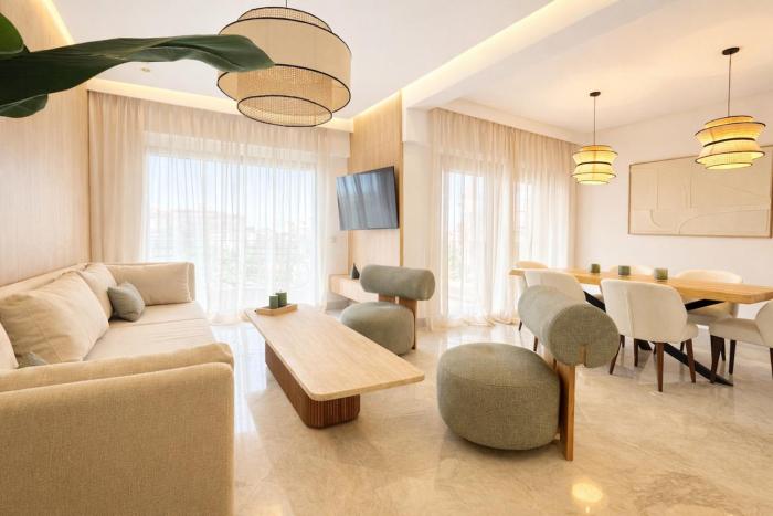 Luxury 2 Bedroom Apartment Pool & Garden Wifi