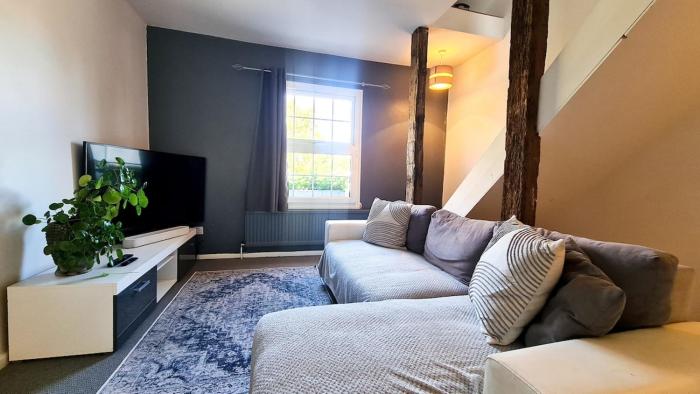 Quirky & cosy 1 or 2 bedroom house in peaceful village