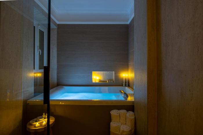 Luxury Apartment with Private Hot Tub & Sauna - Magnifica Homes