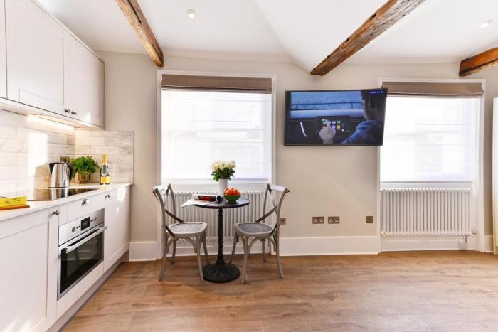 Superb studio at 3rd floor, 5 min. to tube BakerSt