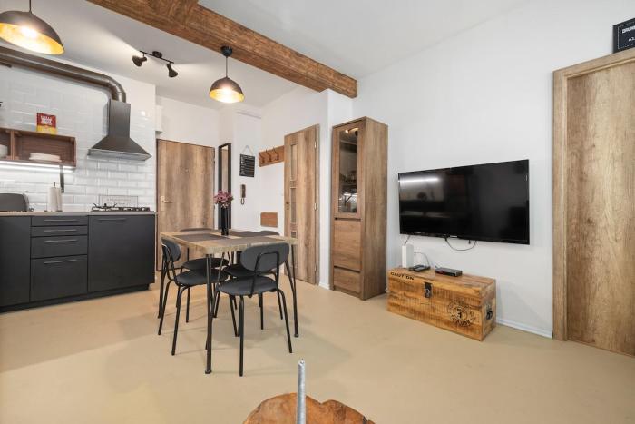 Cozy Old Town Free Parking Self Check In