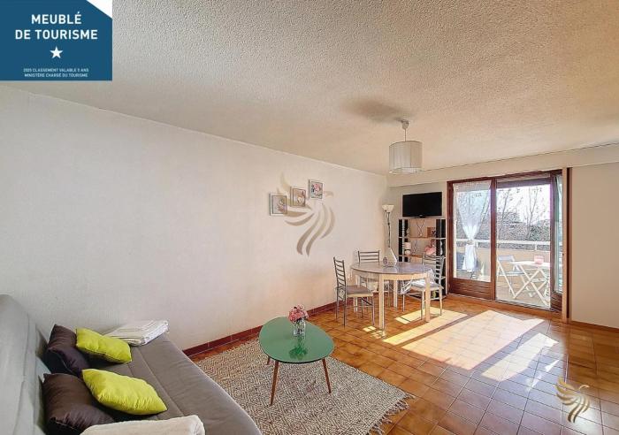 Studio Azur, terrace, parking, 10min from sea