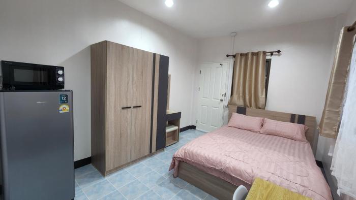 หลังมอ อพาร์ตเมนต์สามสาว