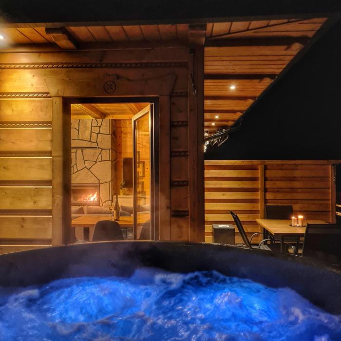 LK Osada Falsztyn domki z prywatną balią nieopodal jeziora Czorsztyńskiego i trasy Velo Czorsztyn