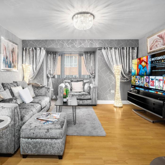 City Centre Apartment - Bedroom TV - Netflix 11K