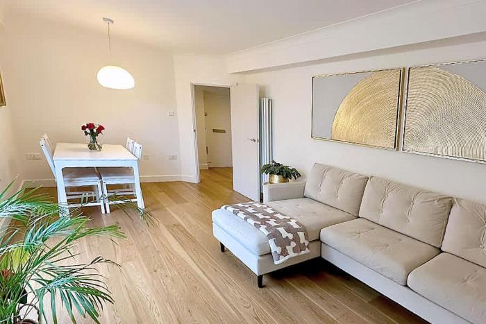 Colorful Notting Hill Views