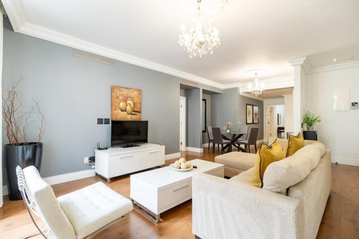 Cape Royale Elegance & Comfort