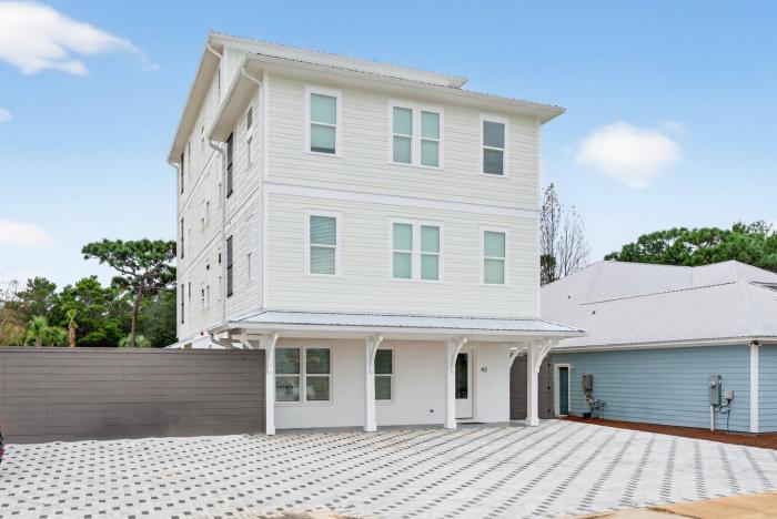 43 Seacroft - Luxury Home in 30A — Sleeps 46, Perfect for Large Groups & Beach Getaways