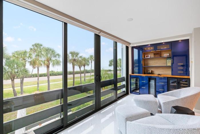 Private beach access, amazing sunsets !