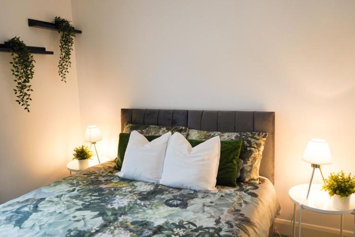 Excellency Stays - 2 Bedroom House with Garden - Contractors, Families, Long Stays, Free Parking