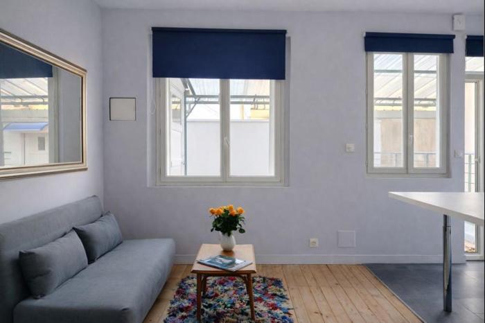 Studio équipé, grande terrasse, à côté de la gare