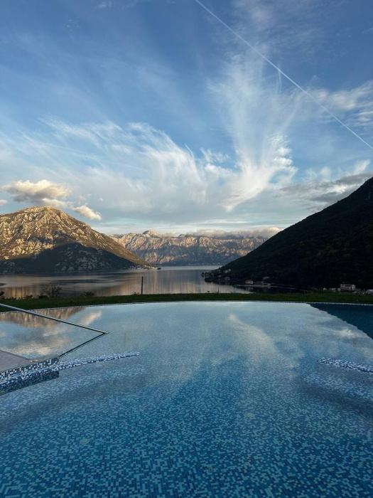 One-Bedroom Apartment with Terrace, Sea View, Pool and Spa Lavender Bay Morinj