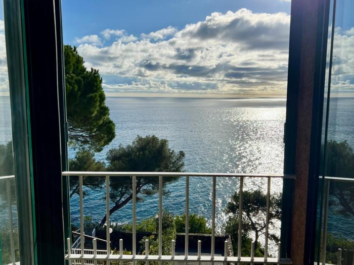 Mimosa Seafront Apartment - Free parking Wi-Fi