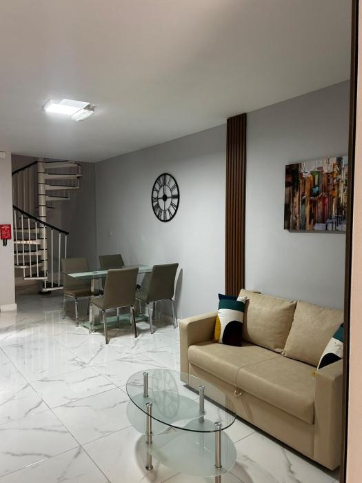 1 bedroom apartment steps away from seafront