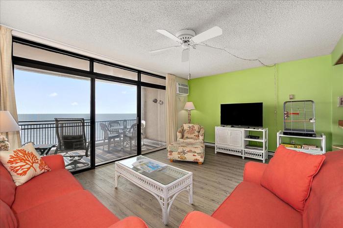 1 Bedroom Oceanfront Condo, Steps to the Beach!
