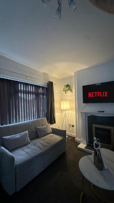 Contractor & Family Sleeps 5 Bham HS2 Parking for 3