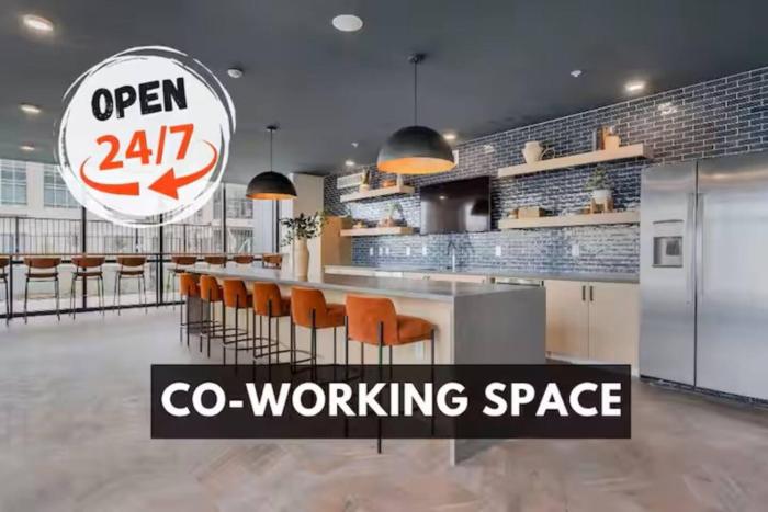 Amazing Townhome in Indy - Free Parking and Gym