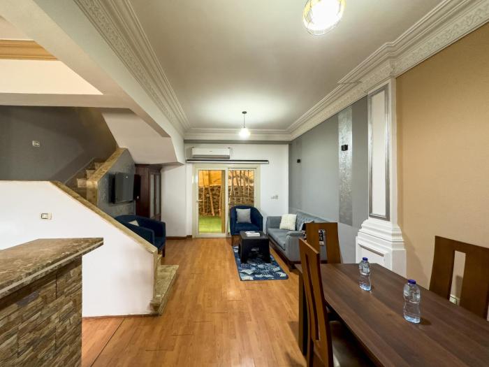 821 · Bright 2BR Townhouse • Private Garden