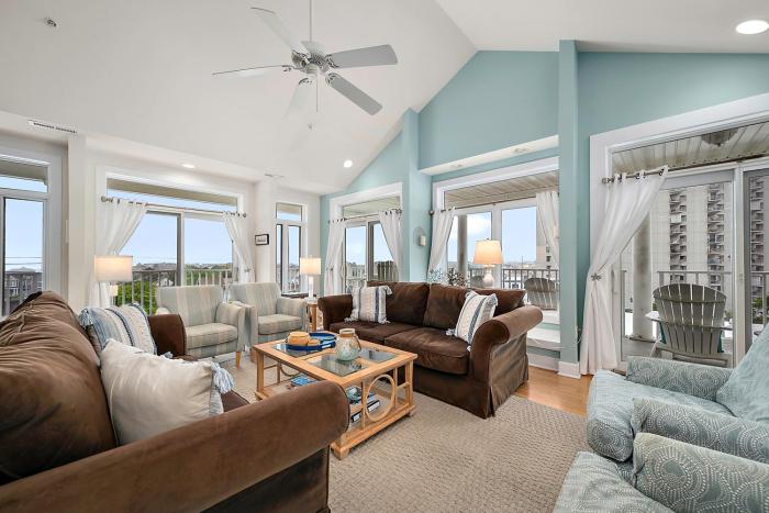 Beautiful Ocean and Bay Views from this Premier 5 Bedroom Property In St Kitts!