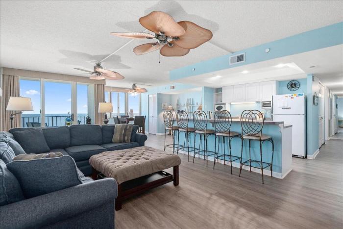 3 Bedroom Ocean Front Condo in Desired Quay Building