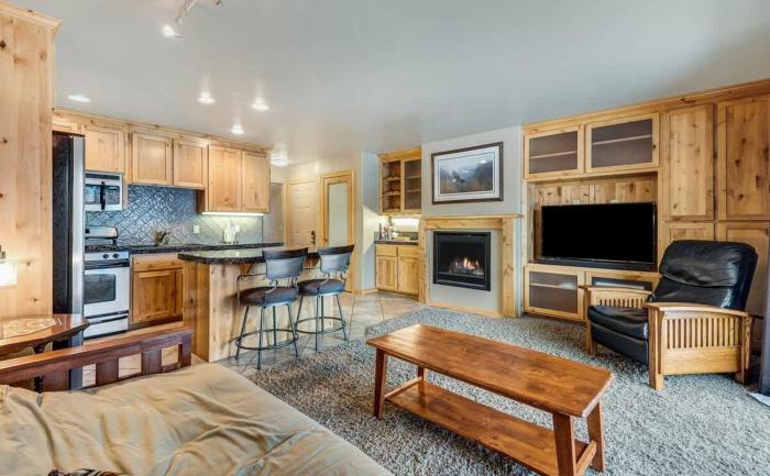 Rustic Pet-Friendly Second Floor Condo