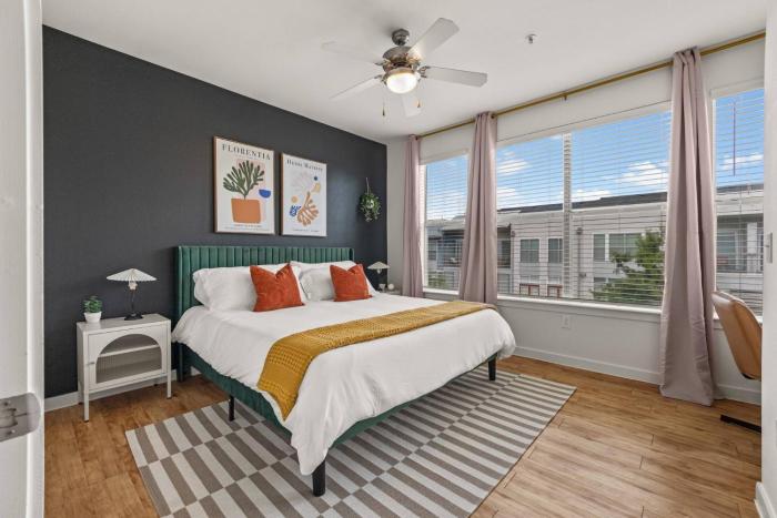 2 BR | 2 Baths | Heart of DT, near AAC & Aquarium