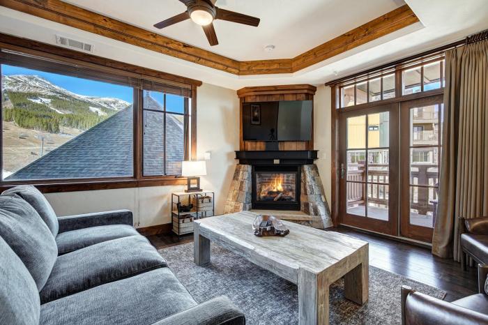 One Ski Hill Place S8325