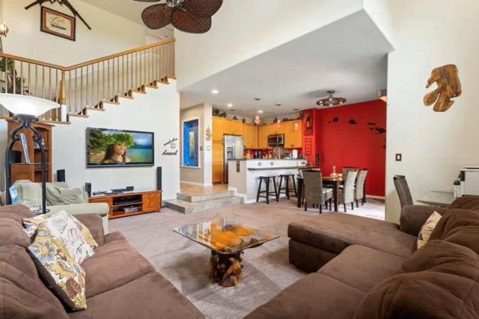 Townhouse with pool lanai & hot tub