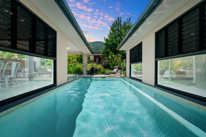 Belle Escapes Sand Castaways