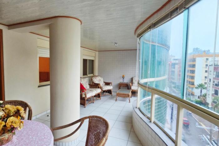 Espetacular 2 Quartos Ampla Sacada a 2 Quadras do Mar