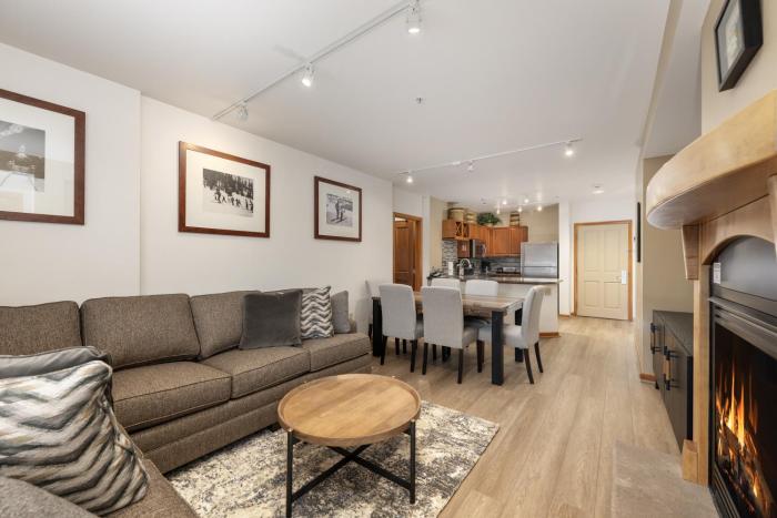 Upgraded Zephyr Mountain Lodge Condo with Continental Divide Views Close to Mountain condo