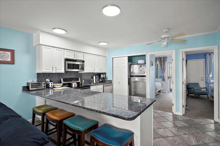 3 Bedroom 4th Floor Condo in Severn 1, Steps to the Beach!