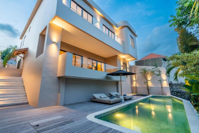 4BR Villa with Lush Tropical Views Canggu