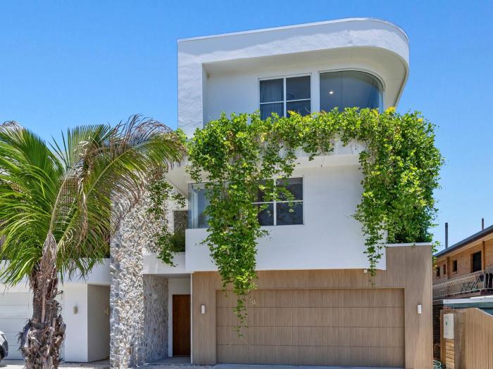 Pearl House Coastal Luxury Retreat with Pool