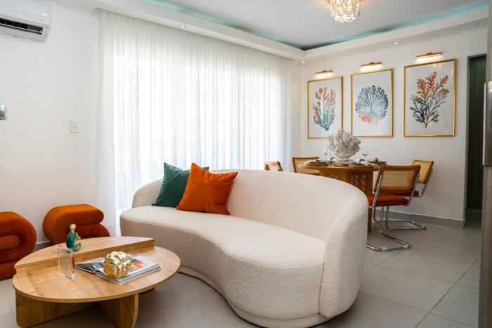 Coastal Dreamscape Chic 2BR Near Airport Pool