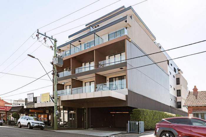 Stylish 2BR Apartment with Scenic Views