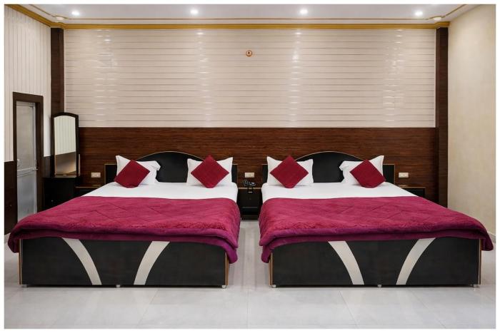HOTEL N ASHIYANA PALACE - Near Kasi Vishwanath Temple #Fully Air Conditioning #Wi-Fi #Parking -Best Hotel In Varanasi Book Now