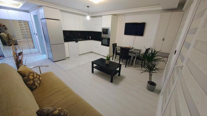 Spacious 3 Rooms Cozy Apartment