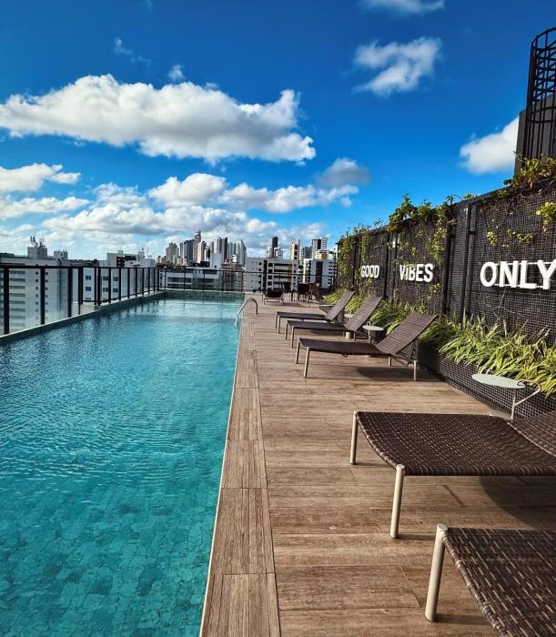 Studio Moderno 450m da praia com Piscina na cobertura