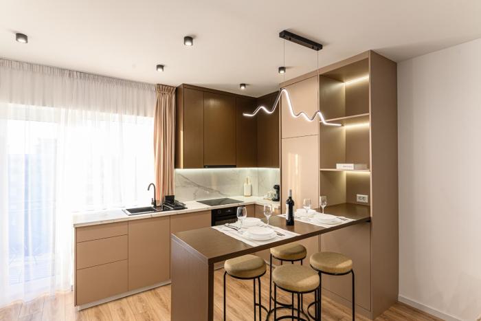 Matisse Coresi Apartment with Free Private Parking