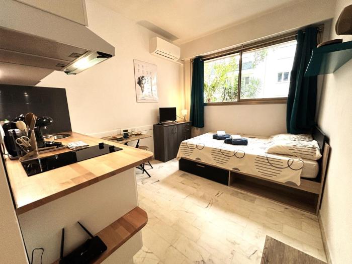 Cannes center AC Wifi 100 m from sand beach behind Martinez hotel